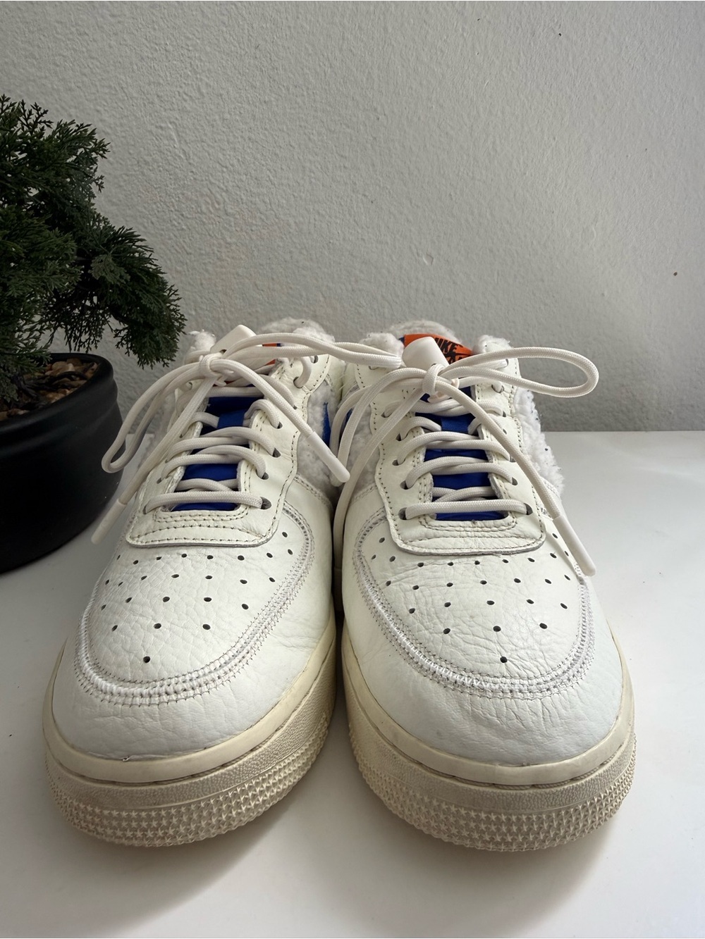 Nike Air for 1’07 low Sherpa fleece women size 8 Cream Sneakers with Blue - Picture 3 of 9